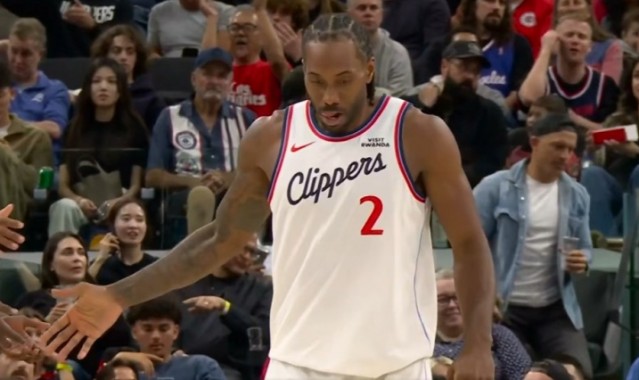 Kaiyun开云中国官网-丝滑一抛！伦纳德1打2造犯规打进 但罚球没中2+0